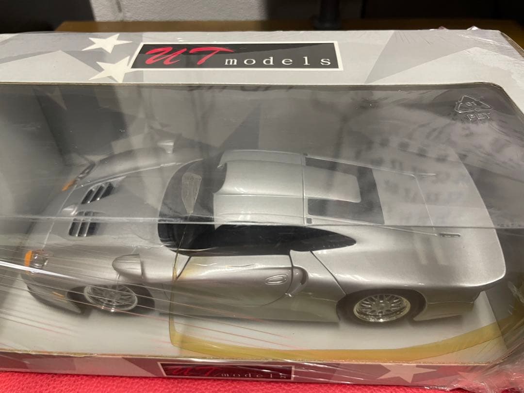 UTモデル　　ポルシェ911   GT1