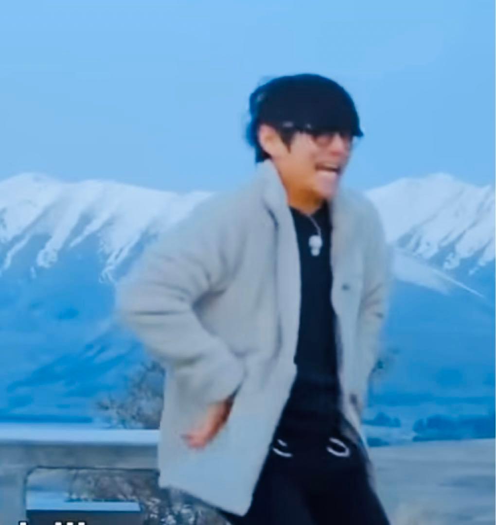 FIRA／フィラ　ボアフリース　BTS JIN・テテ着用　長袖　アイボリー色