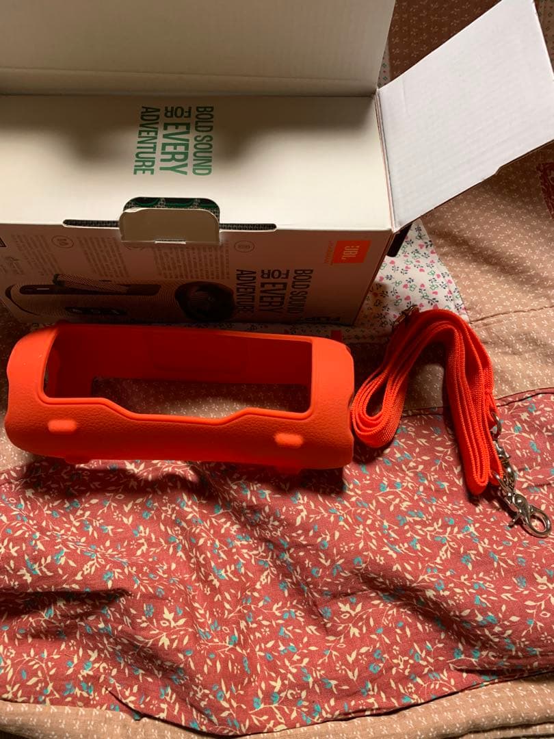 JBL FLIP7 ワイヤレススピーカー　レッドシリコンカバー付き