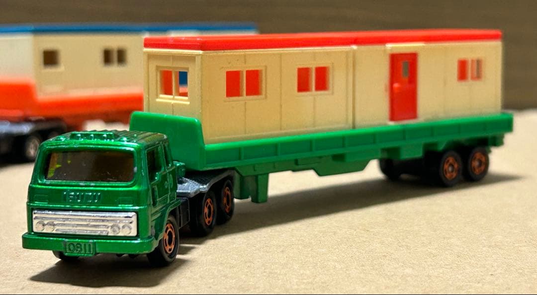 ロングトミカ いすゞ V12 ハウストレーラー 緑ヘッド