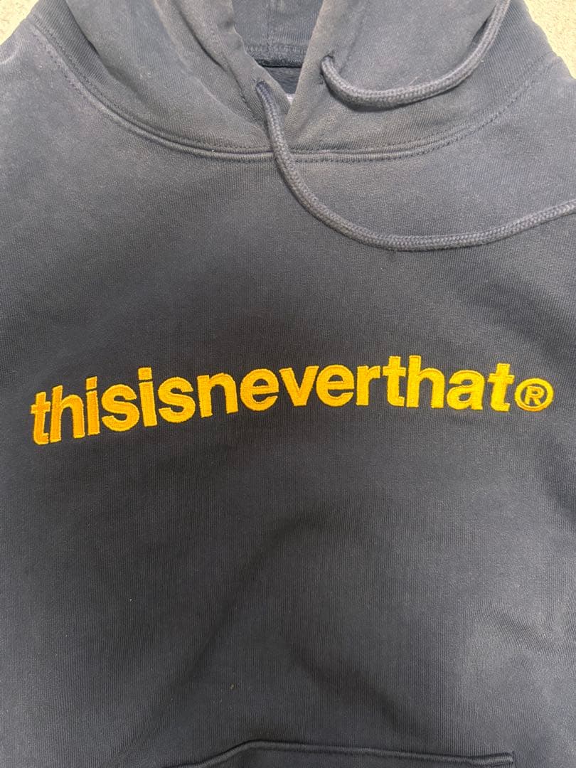 thisisneverthat ネイビー Mサイズ　パーカー