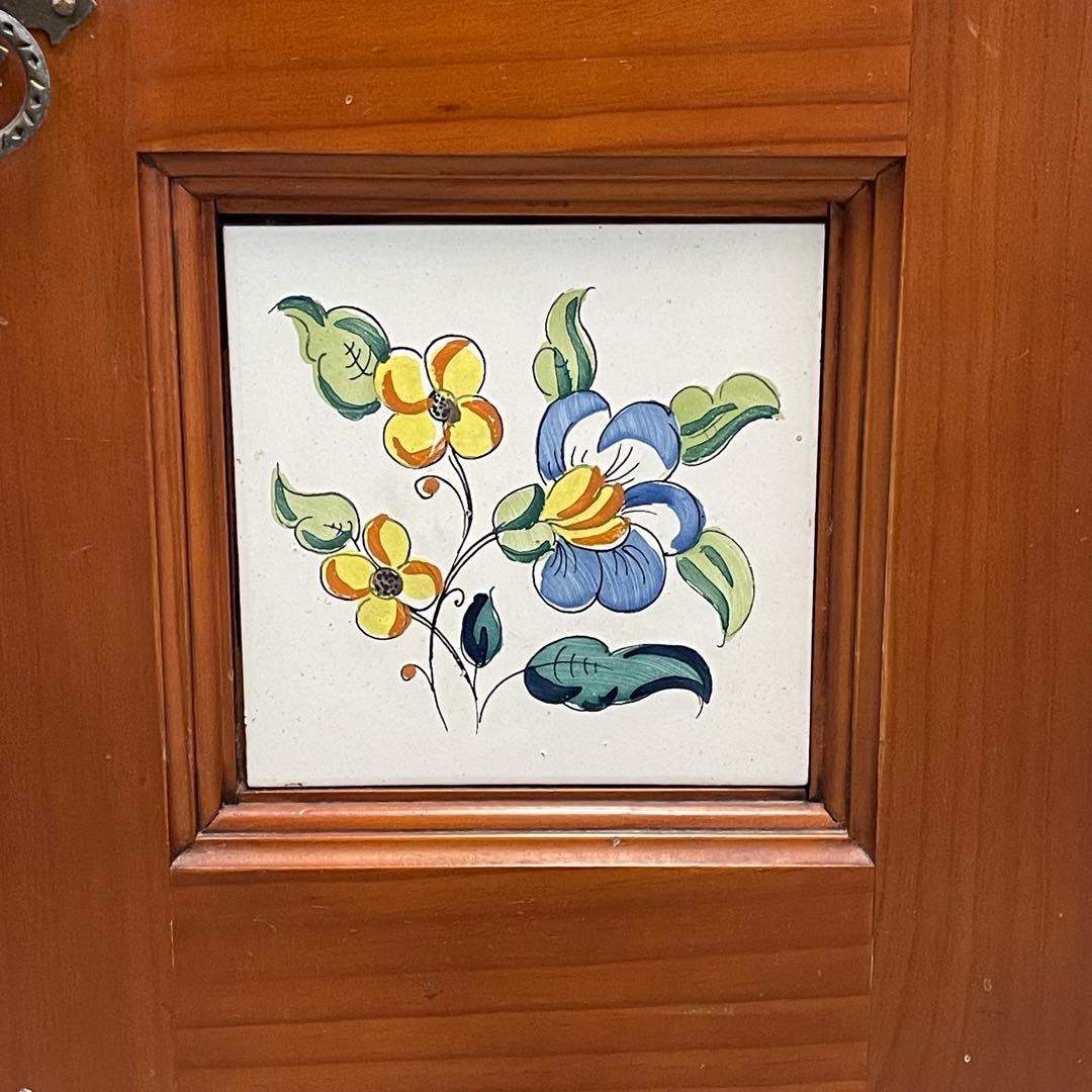 南欧風 タイルキャビネット 花柄 バレンシア調 サイドボード 収納家具