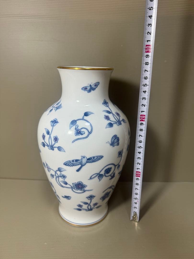 2165  大倉陶園 OKURA 花瓶 フラワーベース 金縁染付花蝶鳥文　花瓶