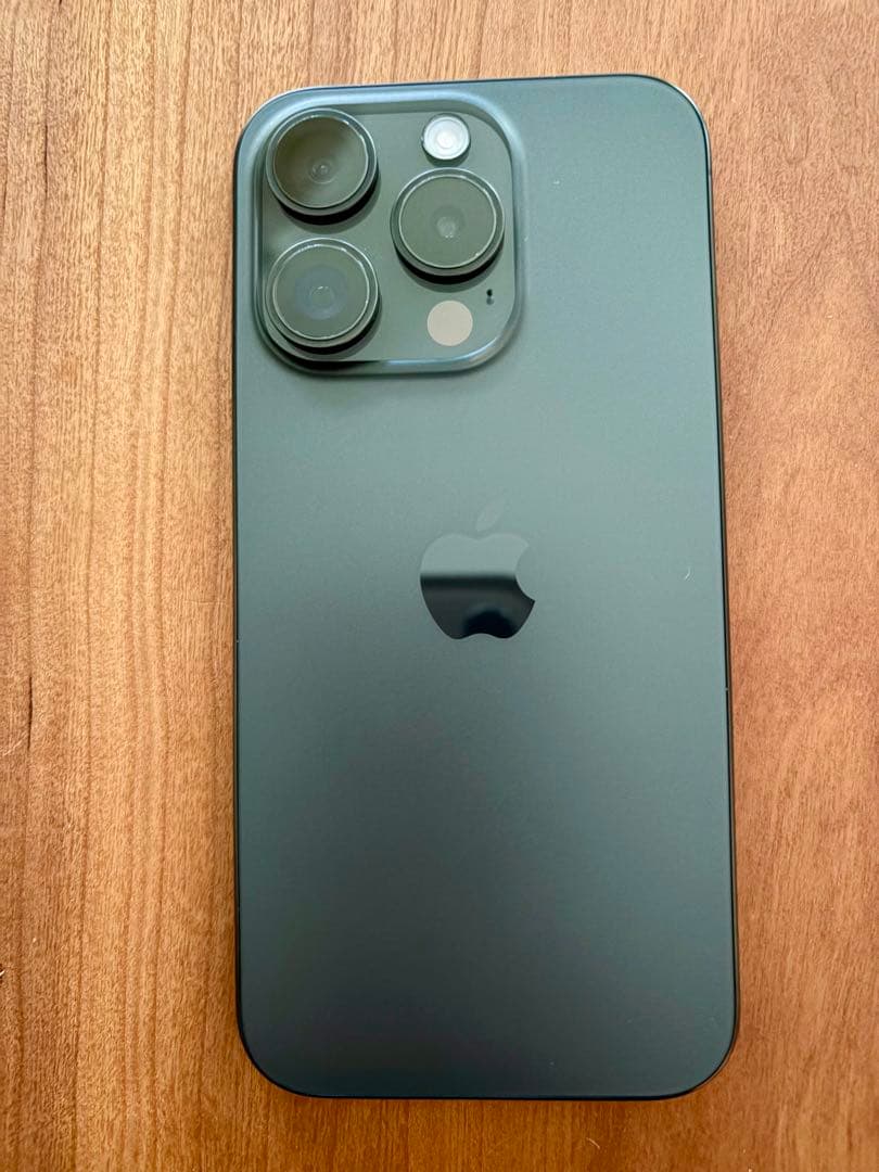 香港版　iPhone 15 Pro ブラックチタニウム 128GB