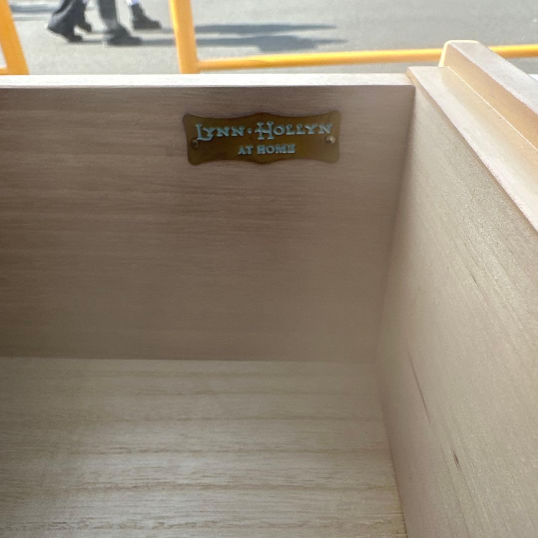 クリーム色の木製キャビネットリンホーリン大塚家具アメリカ