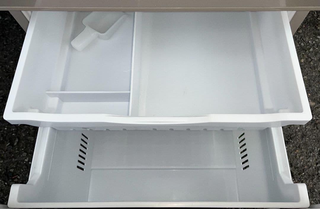 日立大型3ドア冷凍冷蔵庫315L真ん中野菜室LED照明自動製氷機能付き17年製