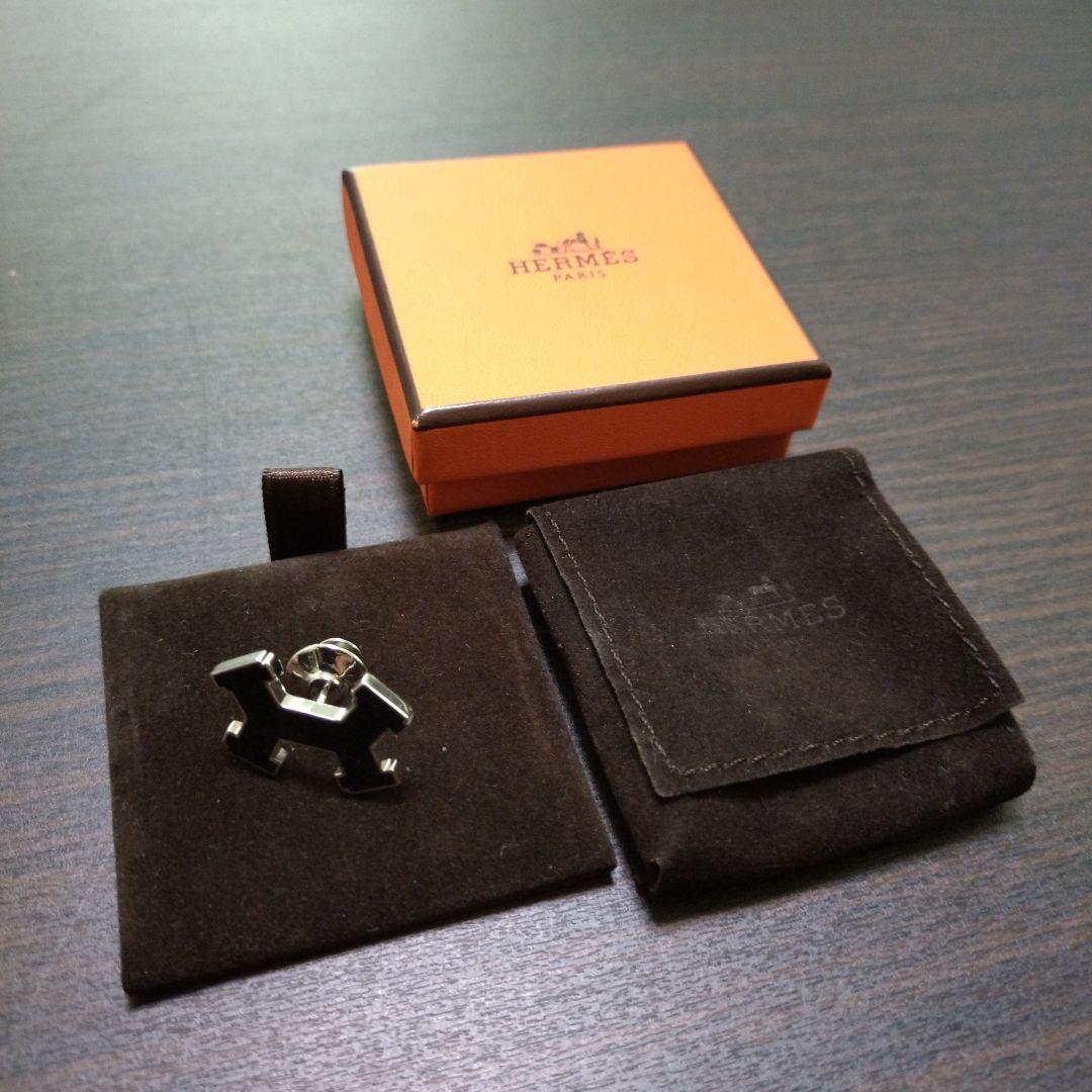 HERMES PARIS ロゴピンバッジ