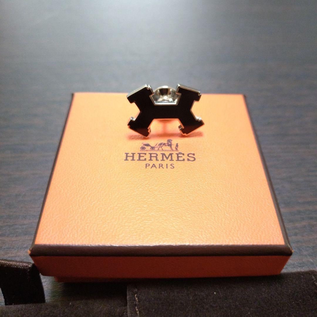 HERMES PARIS ロゴピンバッジ