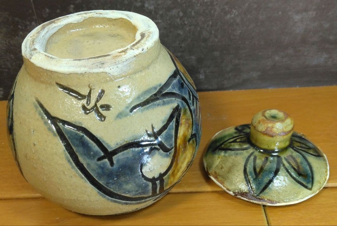 人間国宝 金城次郎 盒子(蓋物,香合）栞 共箱 美品 やちむん 壺屋焼 壷屋焼