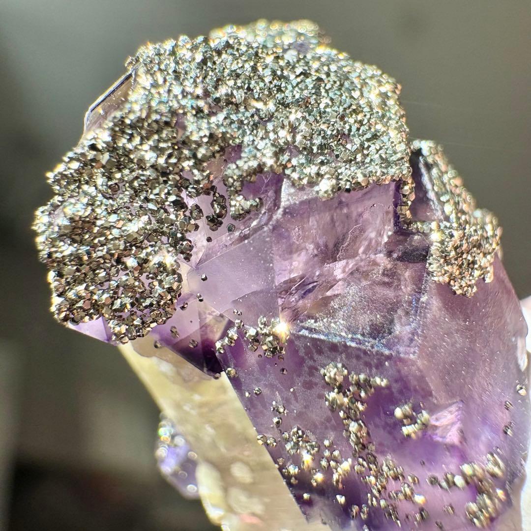 516 中国 内モンゴル産 レアタイプ フローライト&パイライト&クォーツ