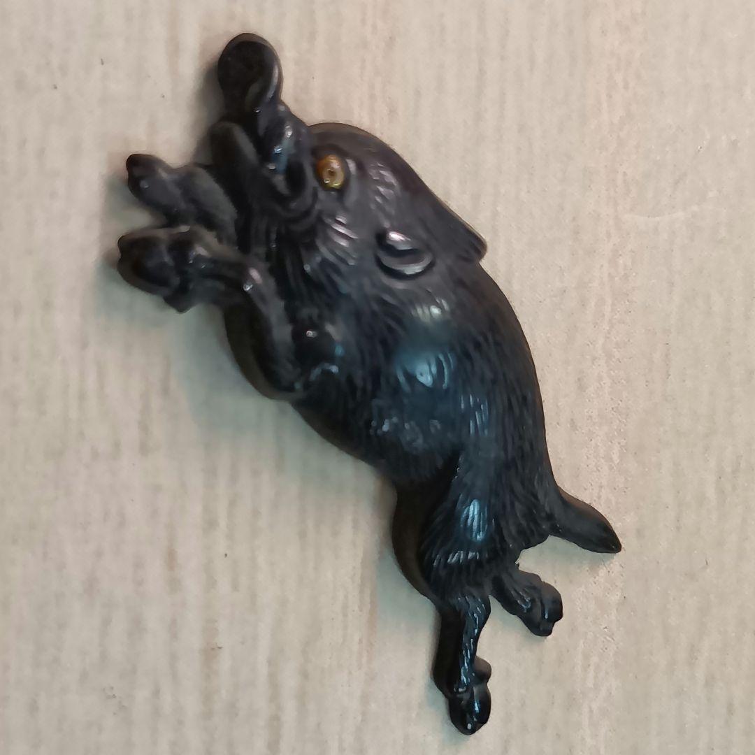 煙草入れ／前金具／猪