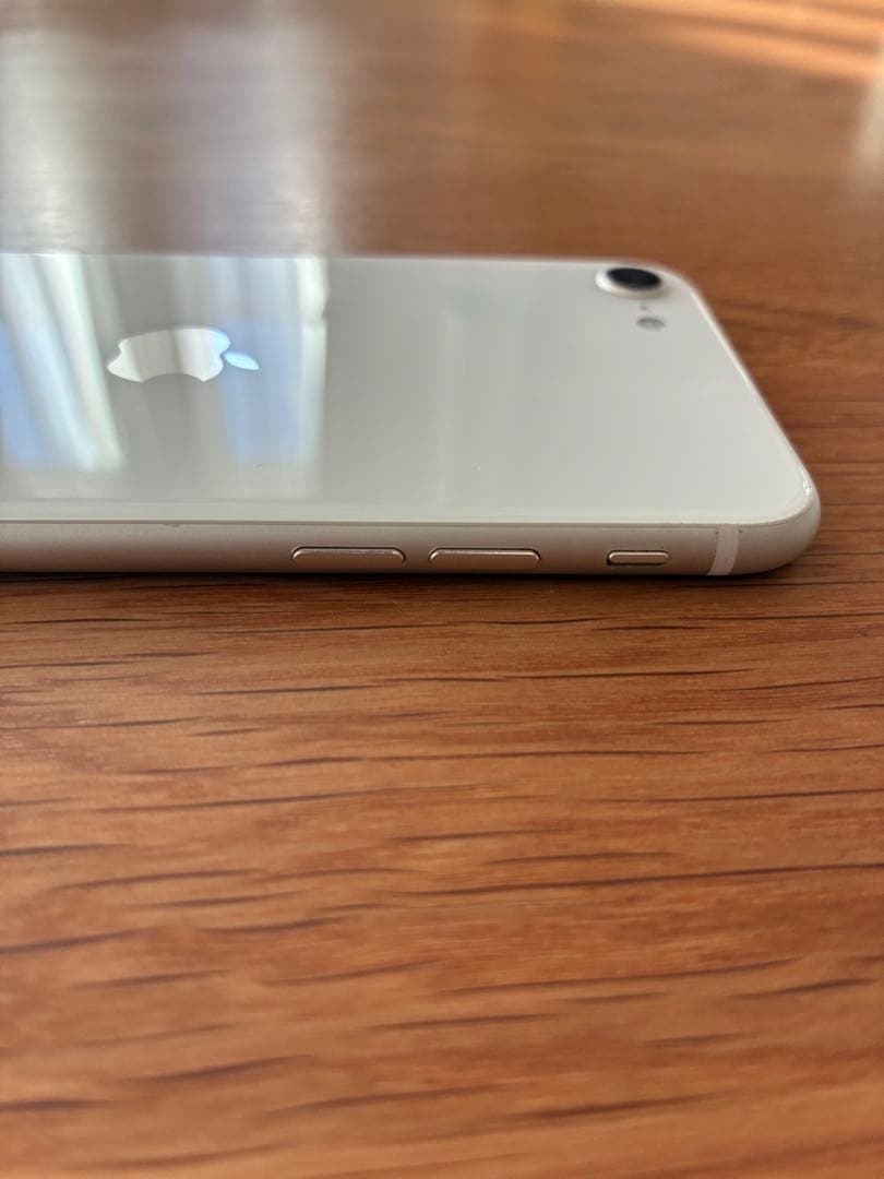 美品　Apple iPhone SE 第3世代128GB スターライト　本体