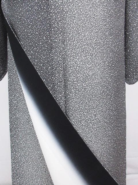 新古品！美品＊黒＆白＊たたき染め＊タテ柄＊粋＆モダン＊着物＊１６１ｃｍ＊裄６５