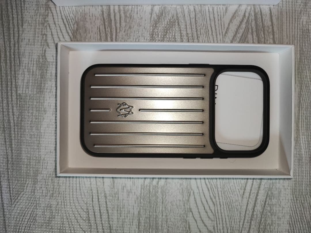 【正規品】RIMOWA iPhone 17 Pro ケース　（箱•リモワ小袋付）
