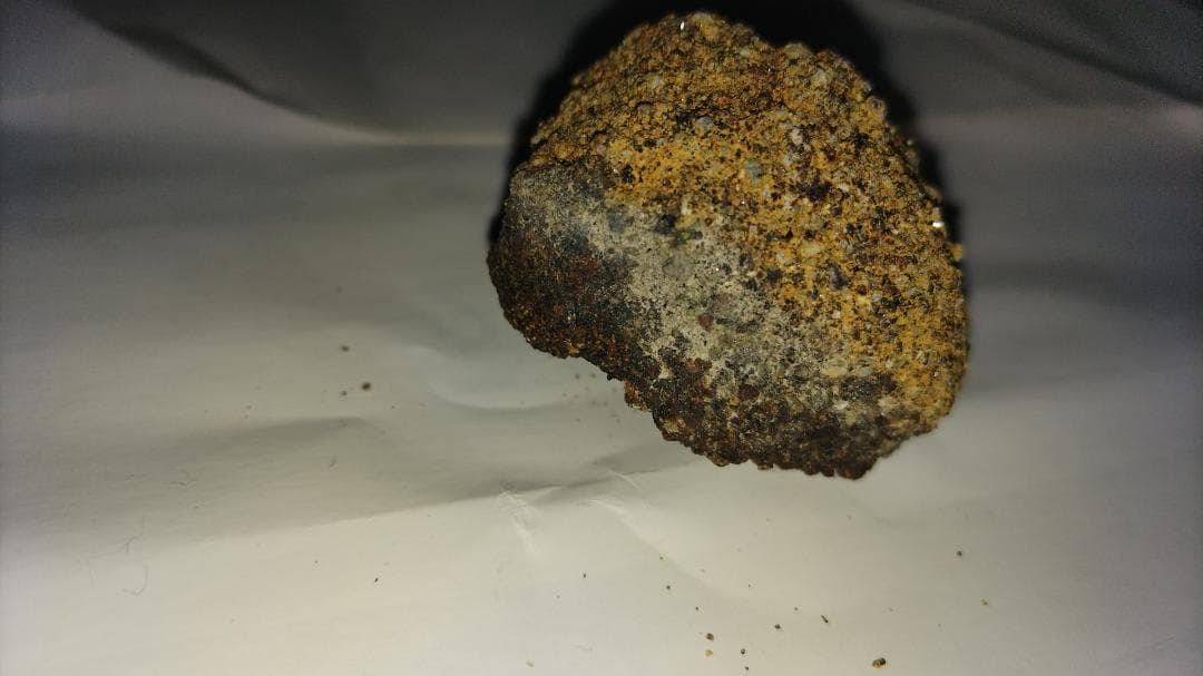 卵型のなんだか分からん石