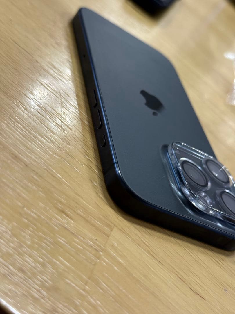 美品 Apple iPhone 15 Pro 256G箱なし　おまけケース付き