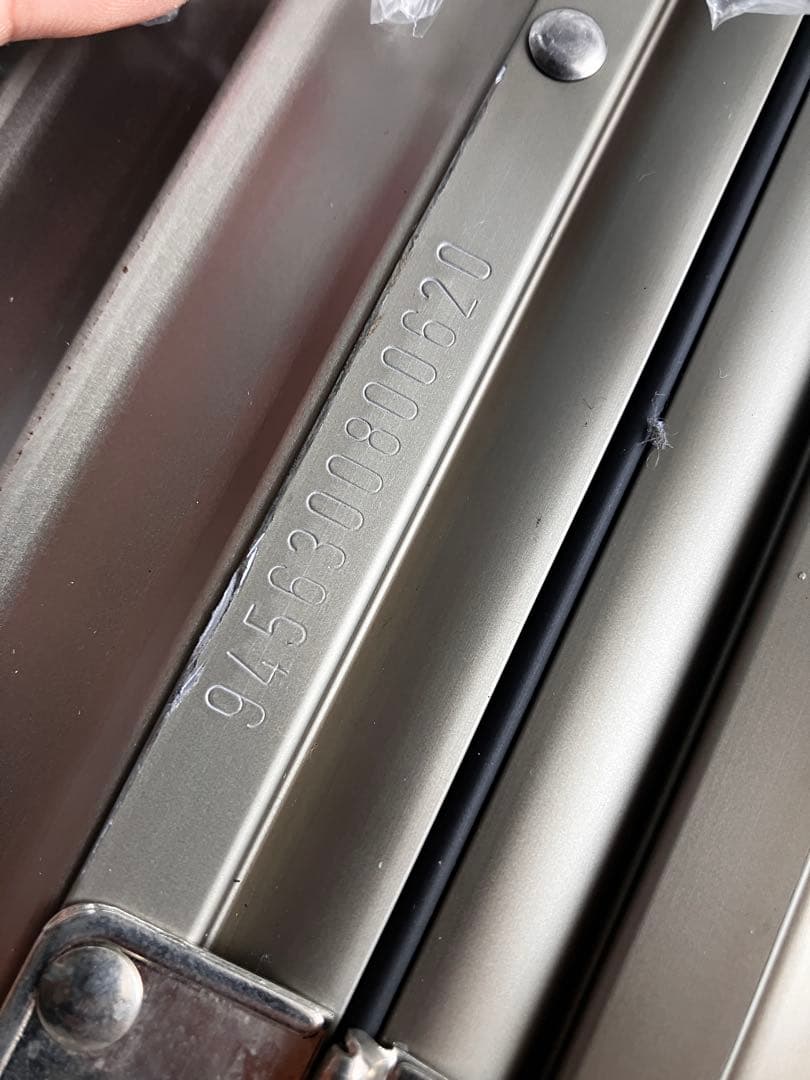 リモワ トパーズ 4輪 キャリーケース チタン 64L 大容量