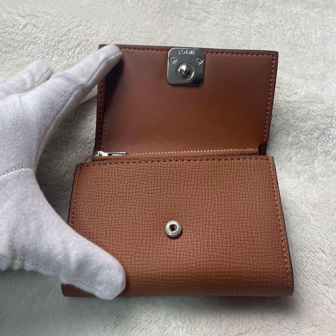極美品 LOEWE ロエベ トライフォールドウォレット 三つ折り財布 ブラウン