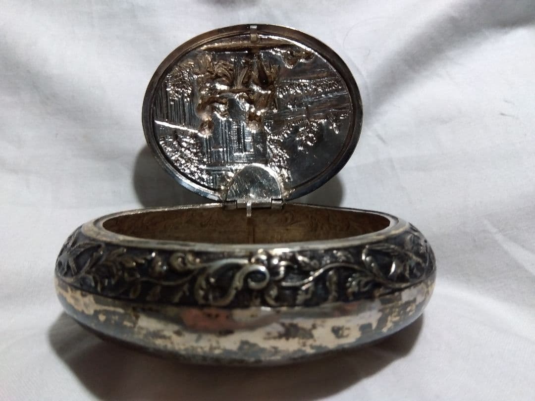 ♪小箱　ボンボニエール？ 銀製？ 犬の刻印 ？