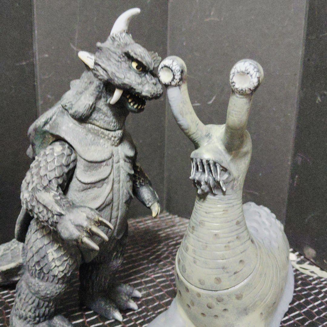 ウルトラQ怪獣旧型絶版ソフビモノクロverゴメス.ナメゴン.ケムール人