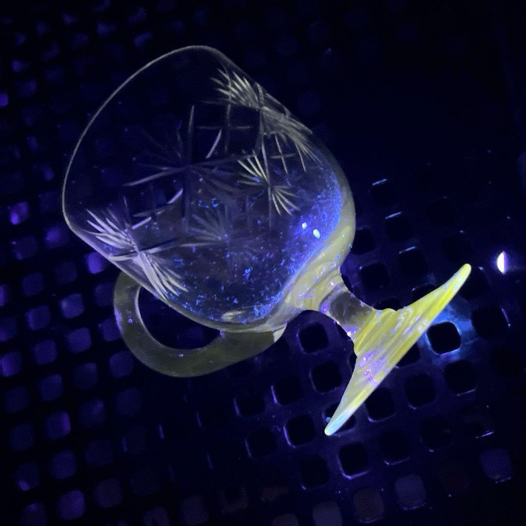 骨董　時代ガラス　ギヤマン　切子　耳付ききグラス　リキュールグラス　１客　ウラン