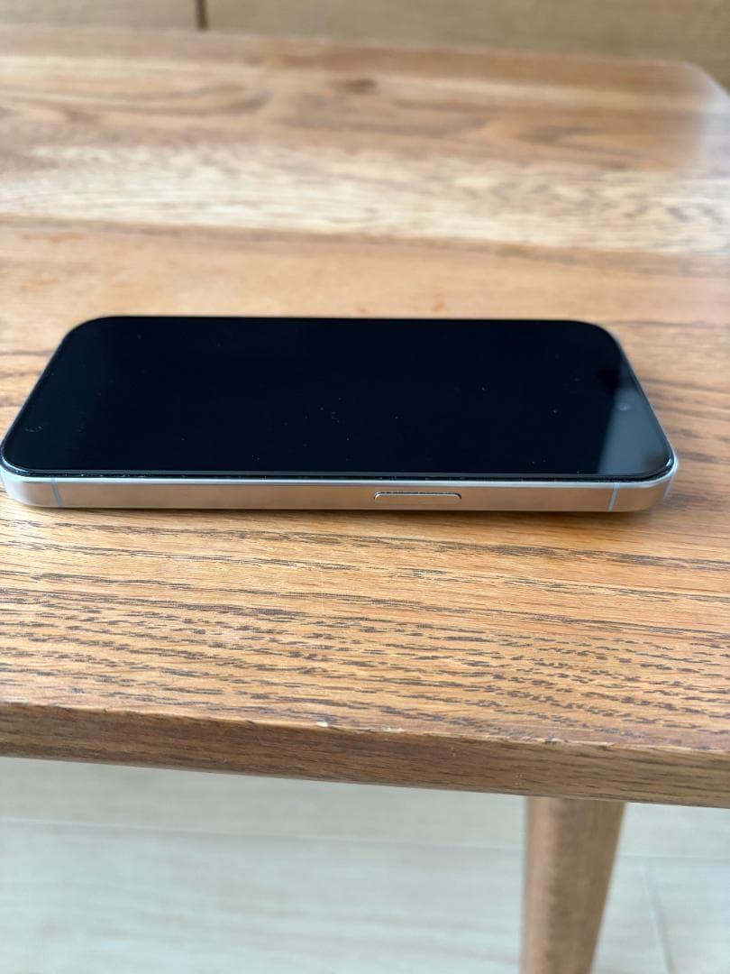 iPhone 15 Pro ナチュラルチタニウム128GB 美品