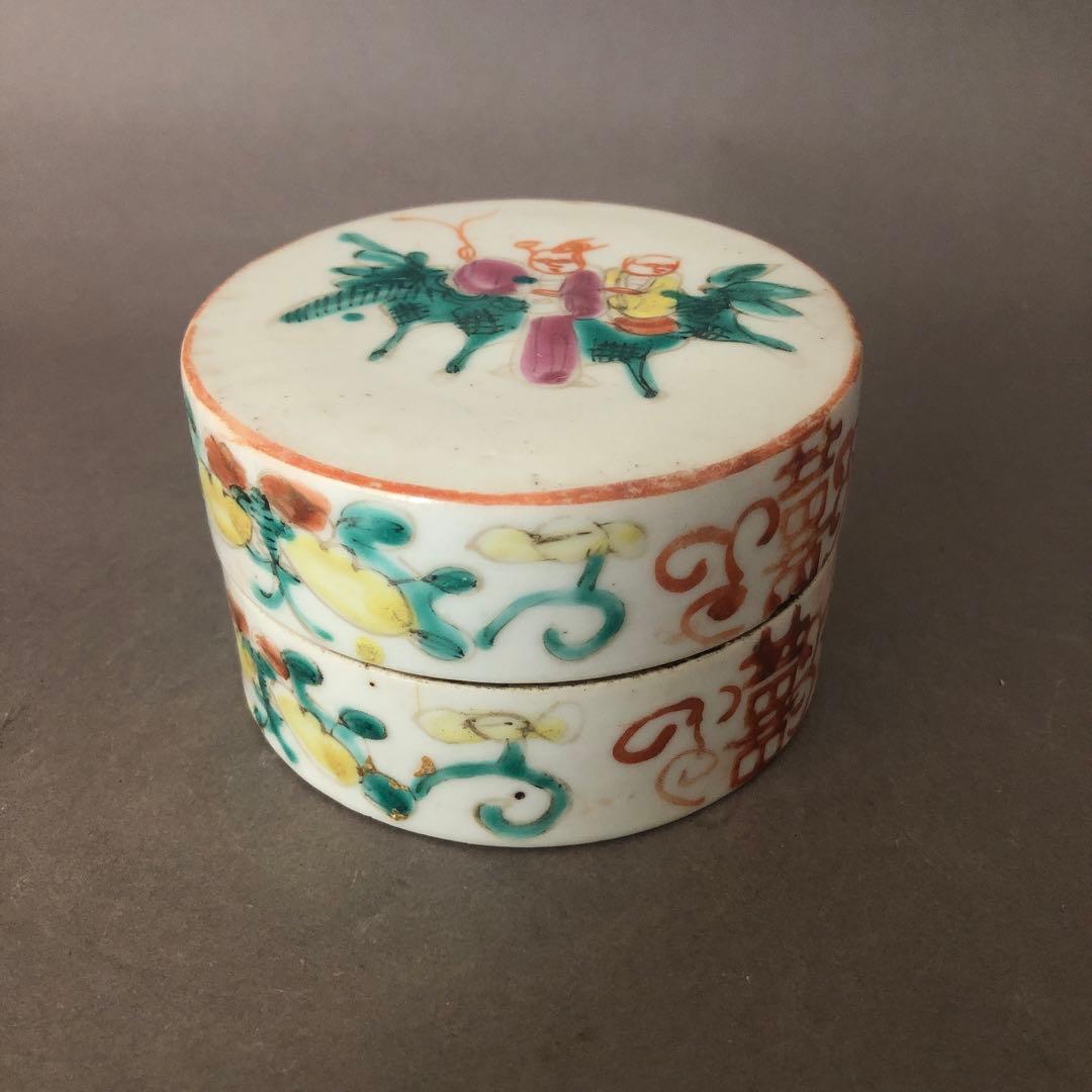 中国骨董　粉彩人物図柄　蓋物