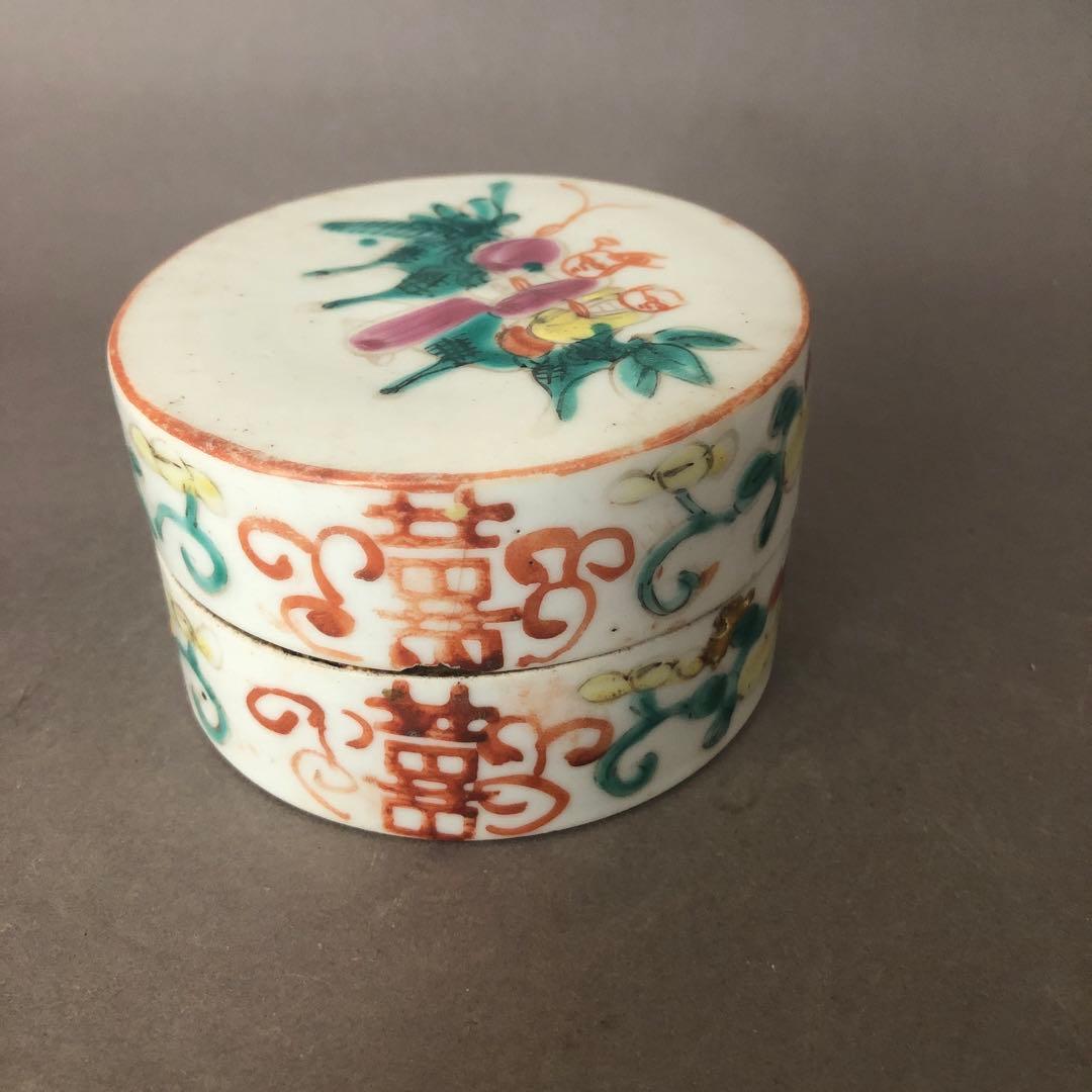 中国骨董　粉彩人物図柄　蓋物