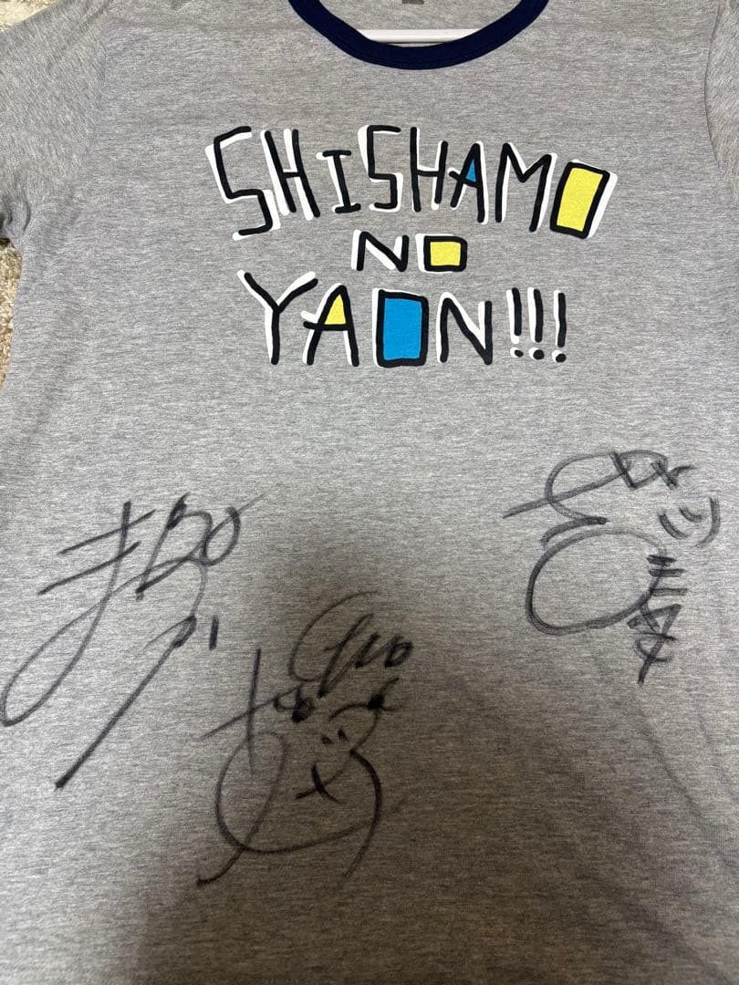 SHISHAMO サイン入りTシャツとタオル