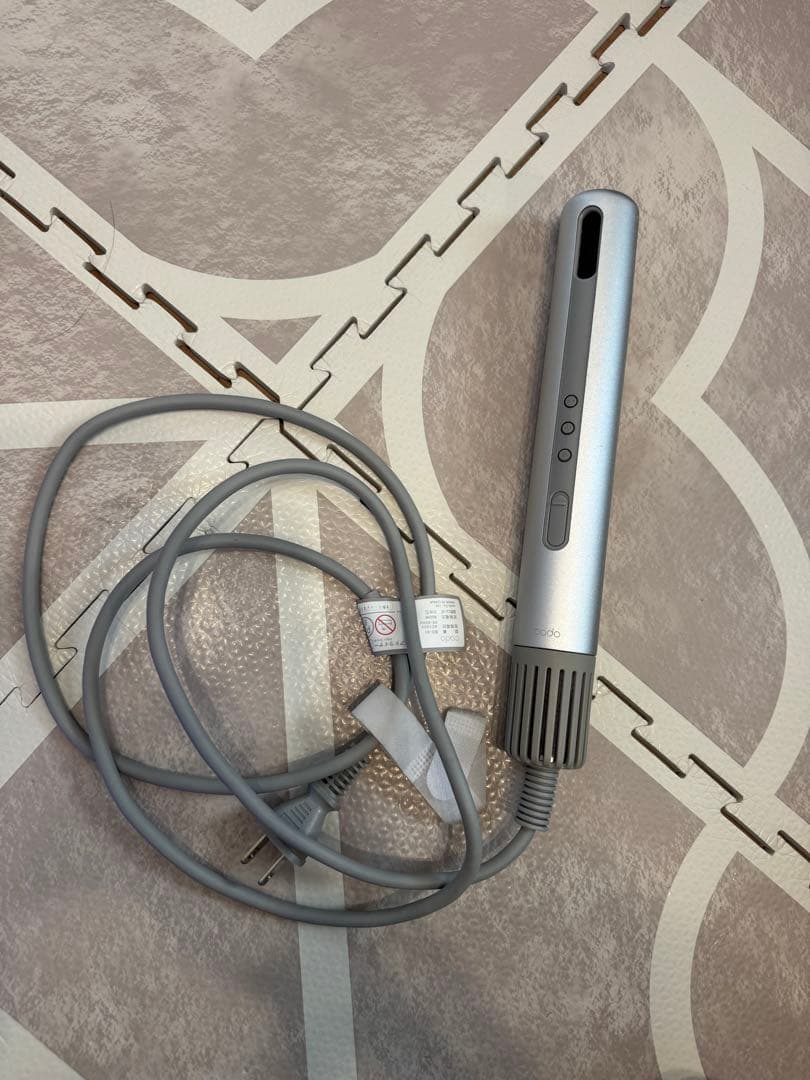 美品baton シルバー 収納ケース付き　カドーcado ドライヤー