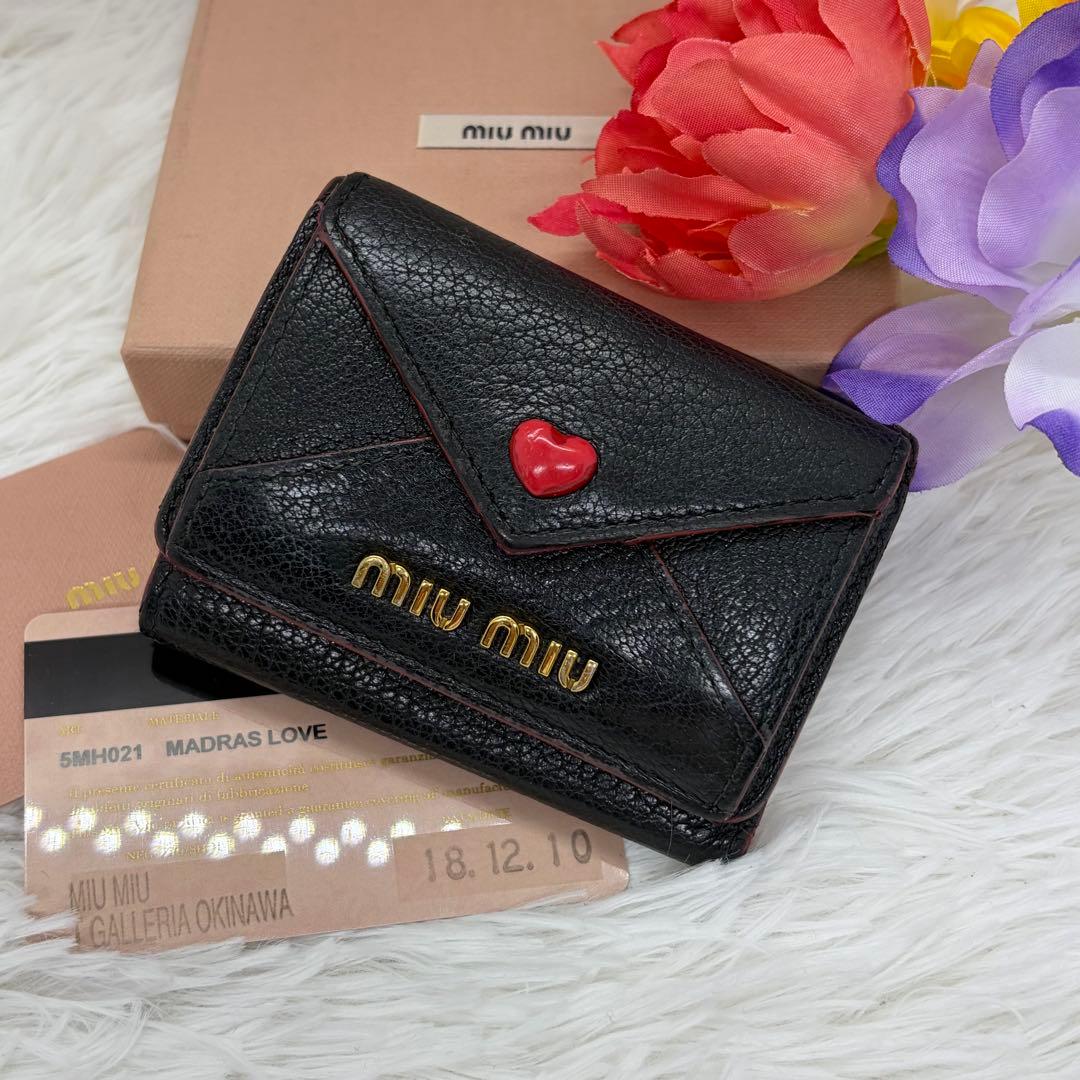 美品✨️ミュウミュウ　三つ折り財布　ラブレター　マドラス レザー ハート 黒