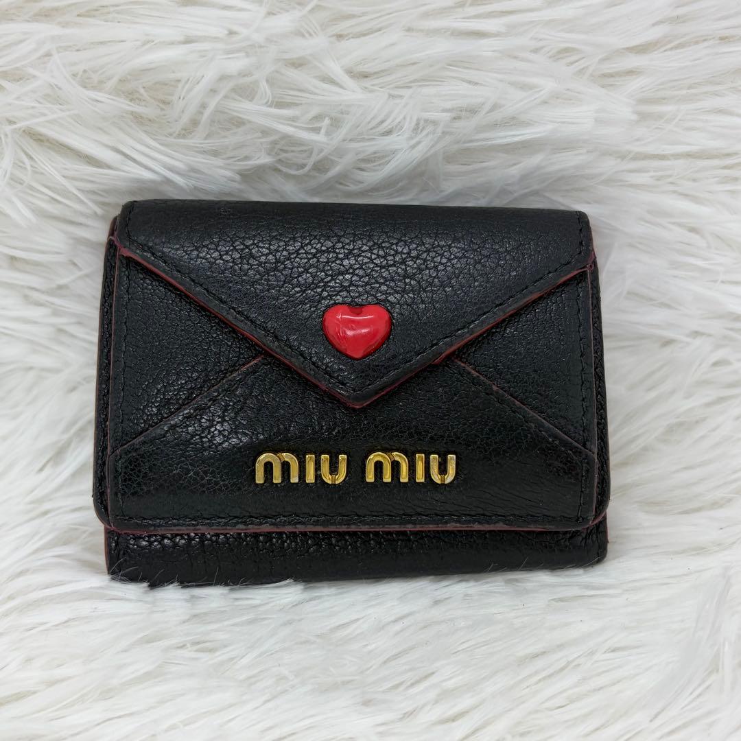 美品✨️ミュウミュウ　三つ折り財布　ラブレター　マドラス レザー ハート 黒