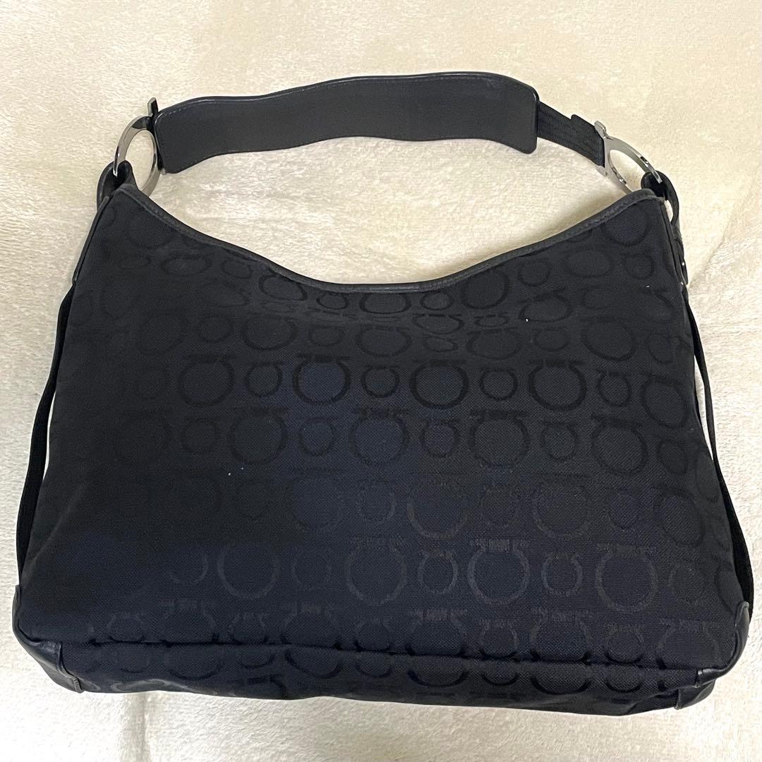 【ユチャ様】フェラガモ ワンショルダー ガンチーニ 総柄 キャンバス×レザー