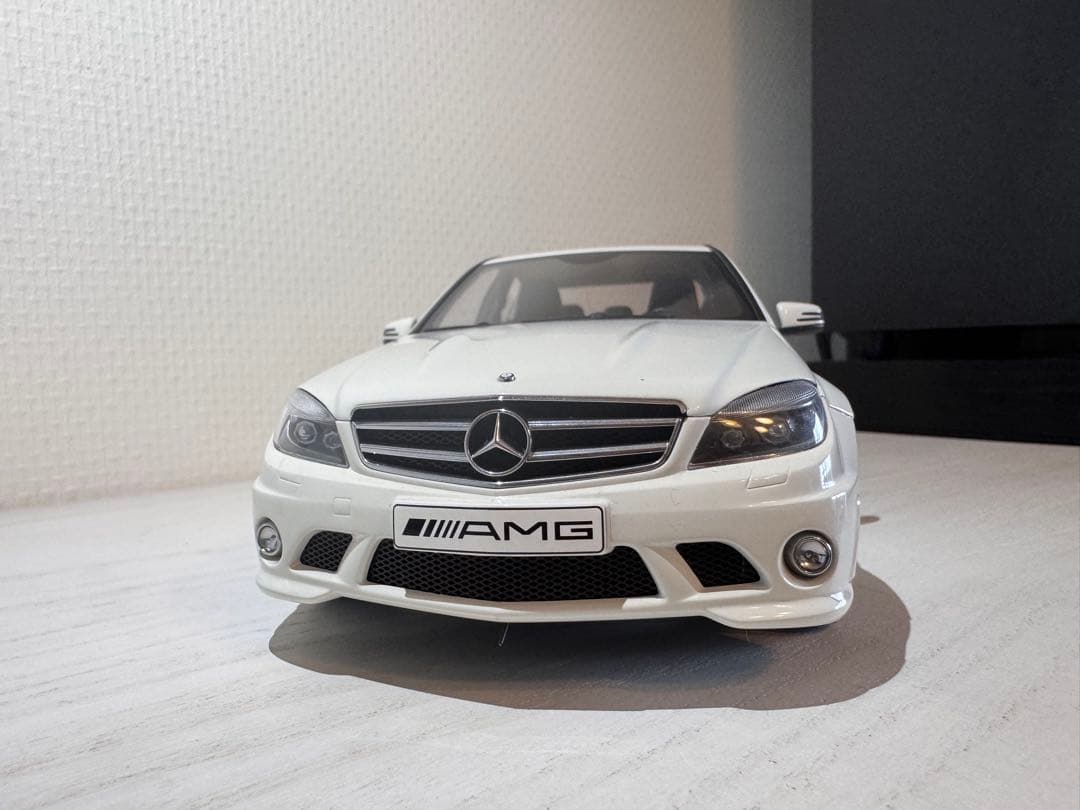 AUTOart Mercedes-Benz C63 AMG 1:18 ホワイト