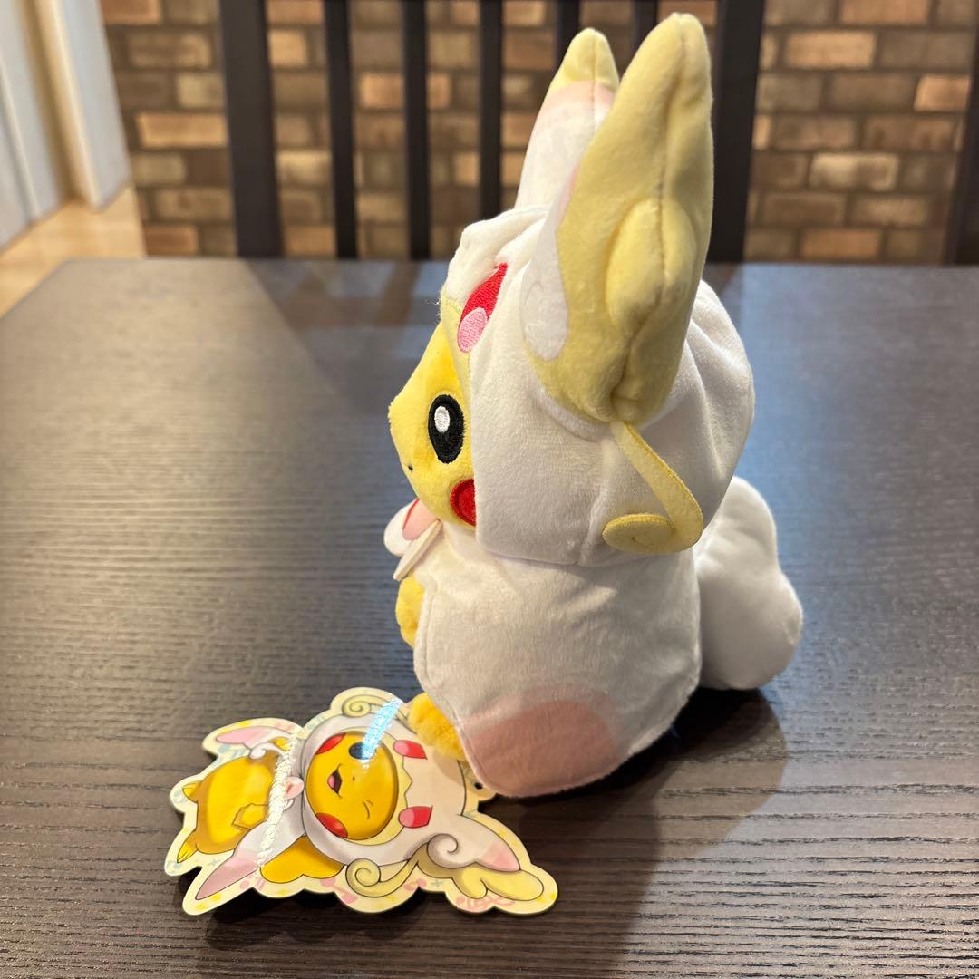メガタブンネのポンチョを着たピカチュウぬいぐるみ