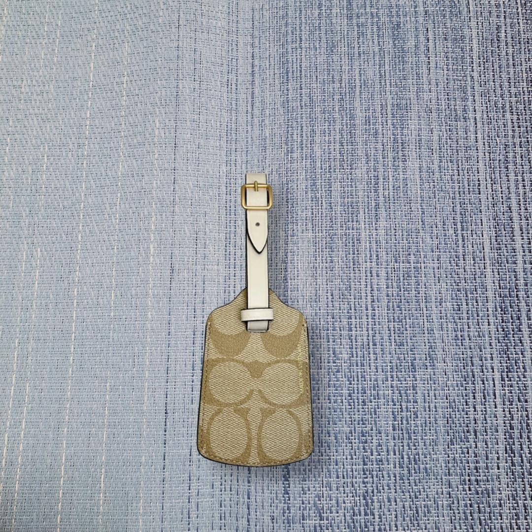 COACH ネームタグ シグネチャー ラゲッジタグ ライトカーキ×チョーク