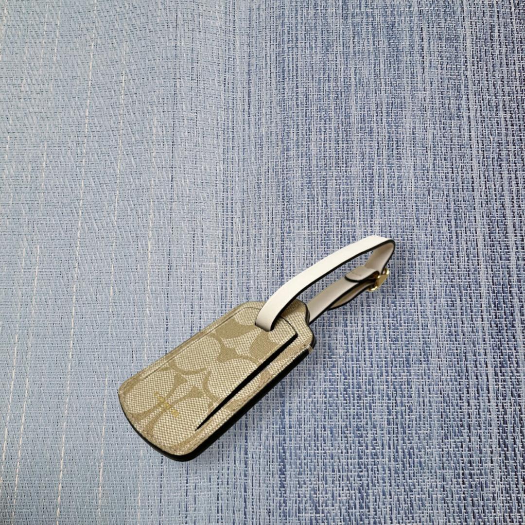 COACH ネームタグ シグネチャー ラゲッジタグ ライトカーキ×チョーク