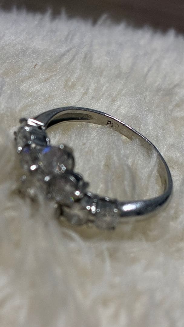 プラチナ　ダイヤモンド　リング　（訳あり品）