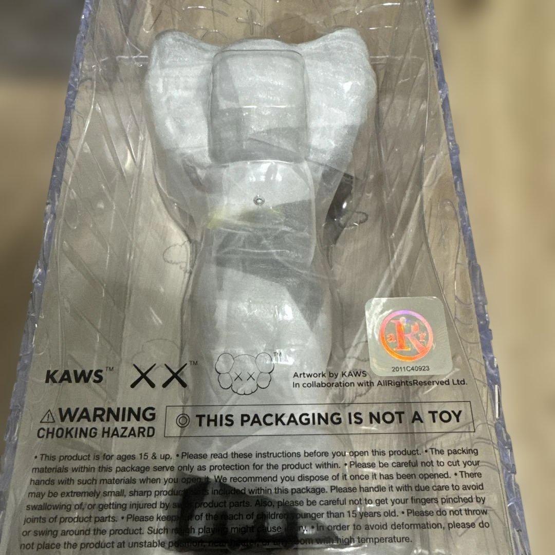 KAWS HOLIDAY UNITED KINGDOM 3体セット