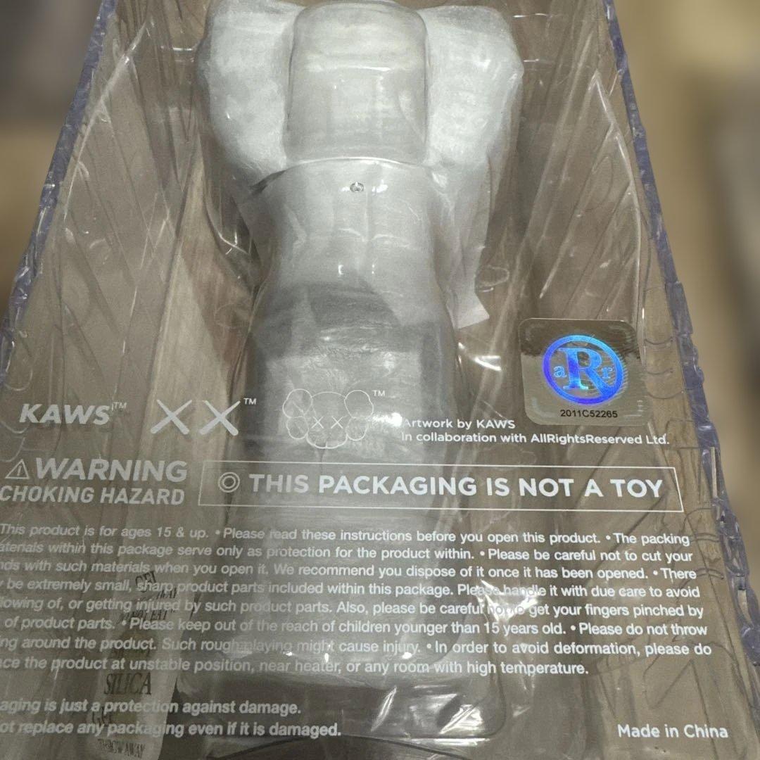 KAWS HOLIDAY UNITED KINGDOM 3体セット