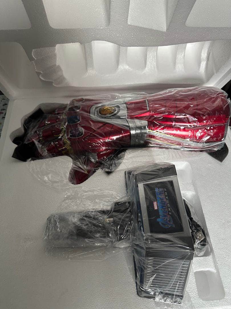 ホットトイズ　アベンジャーズエンドゲーム　ナノガントレット1/1レプリカ