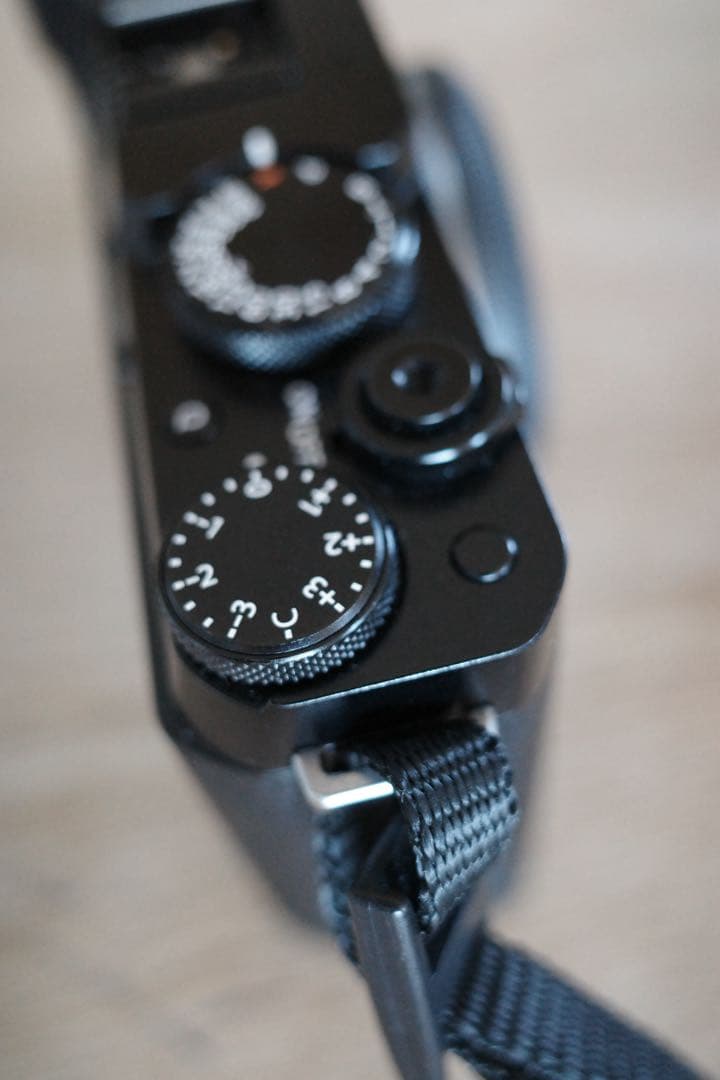 【美品】Fujifilm X-E4 ミラーレス一眼 本体