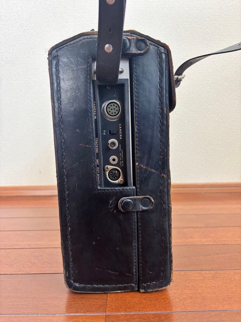 AKAI（アカイ）のポータブルビデオカメラとその関連機器一式 (ジャンク品)