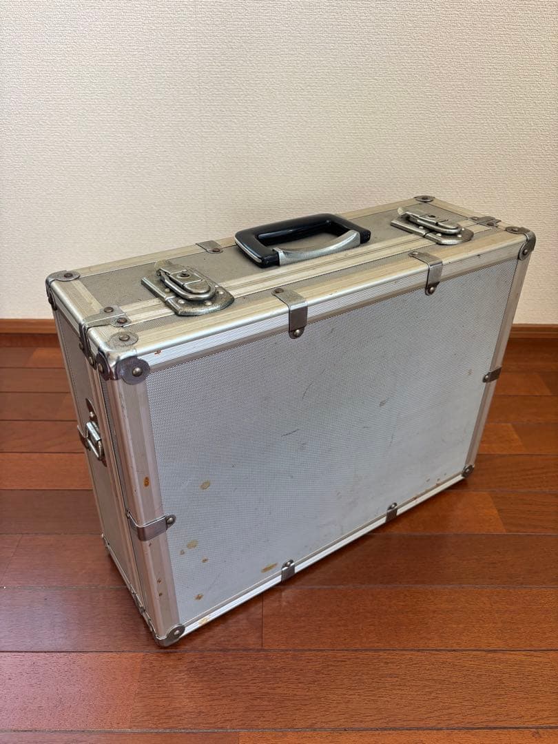 AKAI（アカイ）のポータブルビデオカメラとその関連機器一式 (ジャンク品)