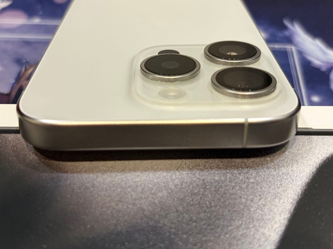 極美品 iPhone 15 Pro 256GB 本体 ホワイトチタニウム