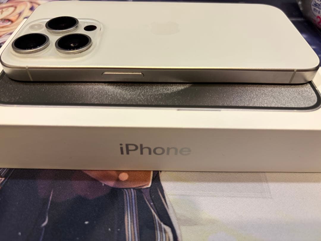 極美品 iPhone 15 Pro 256GB 本体 ホワイトチタニウム