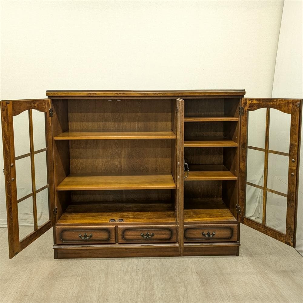 カリモク　コロニアル　天然木　サイドボード　リビングボード　キャビネット　飾り棚