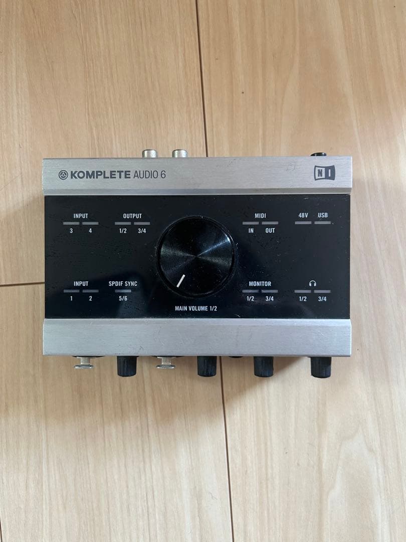 KOMPLETE AUDIO 6 オーディオインターフェース
