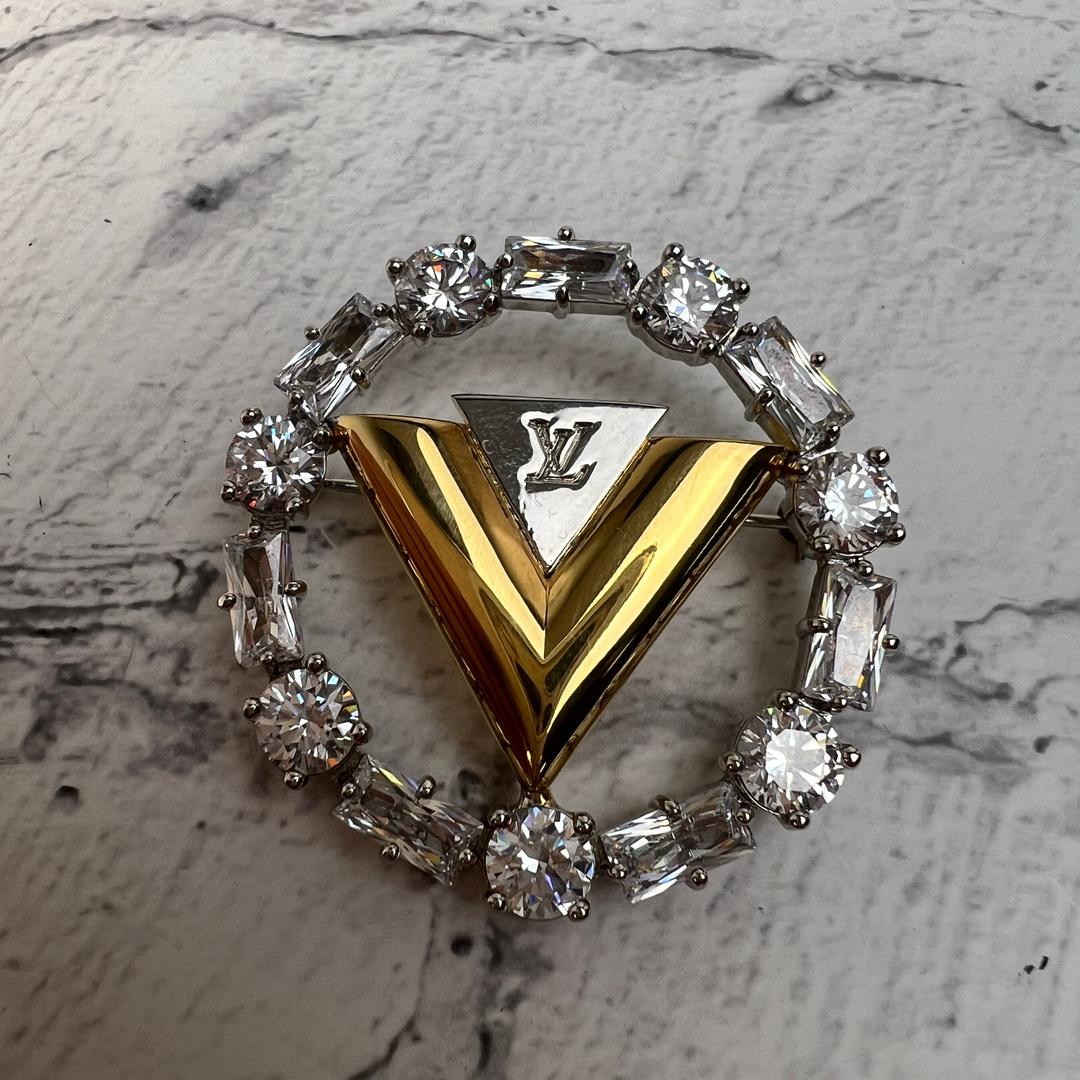 LOUIS VUITTON Vフォーストーン ブローチA-10095