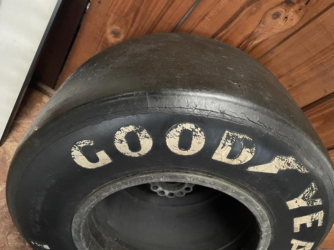 Ｆ１マシンのタイヤ＋ホイール　本物　アイルトン・セナ？　当時物